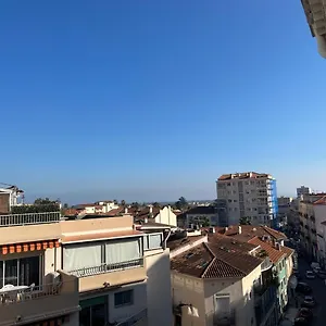 Appartement - Centre 3 Chambres 6 Personnes 4eme Etage Escalier - Sebastien Claire, Hyères